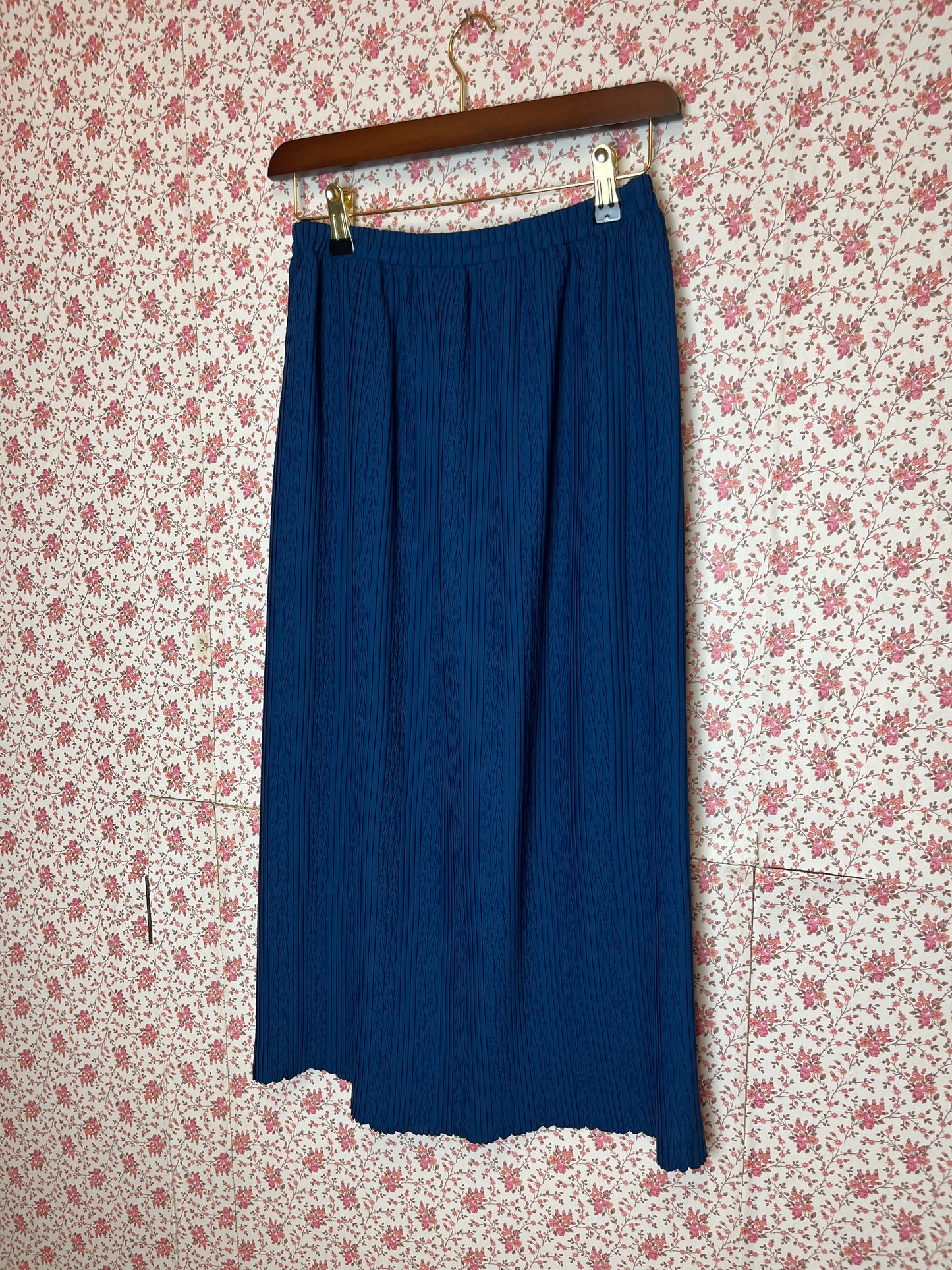 Vintage 1980s Plisse Crinkle Textured Navy Blue Midi Skirt