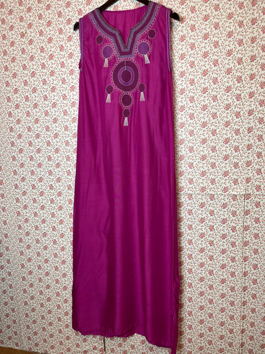 Vintage 1970s Medallion Sleeveless Maxi Kaftan in Magenta