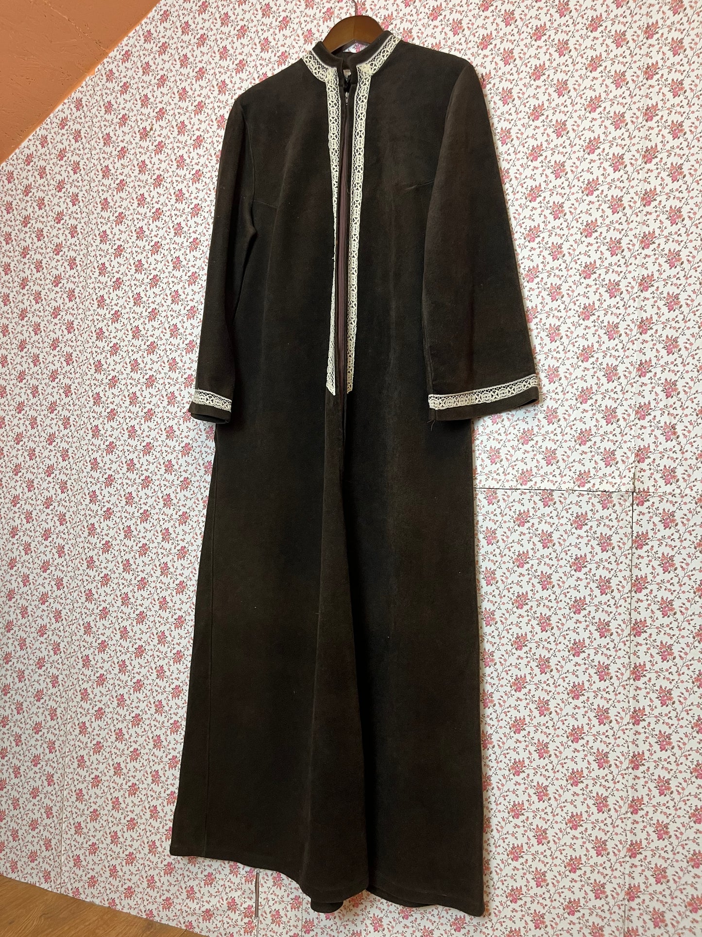 Vintage 1970s Velour Lace Trim Robe