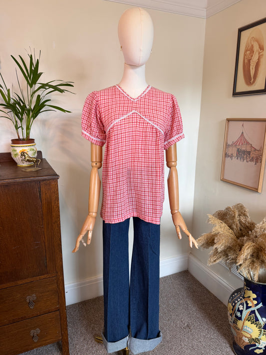 Vintage 1970s pink and white gingham trimmed top with curved white bust detail, short sleeves and relaxed fit.